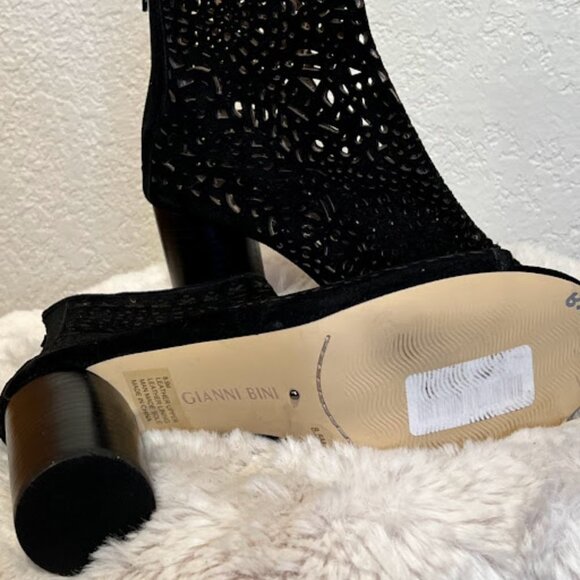 NEW Gianni Bini Pomma Suede Leather Cut Block Shootie. - Picture 5 of 6